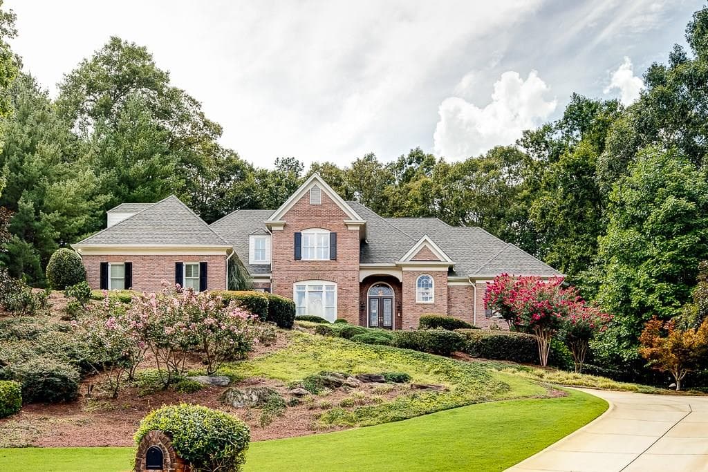 6 bedroom, 4,788 sq ft single family residence sold at 1640 Misty Oaks Drive, Atlanta, GA 30350