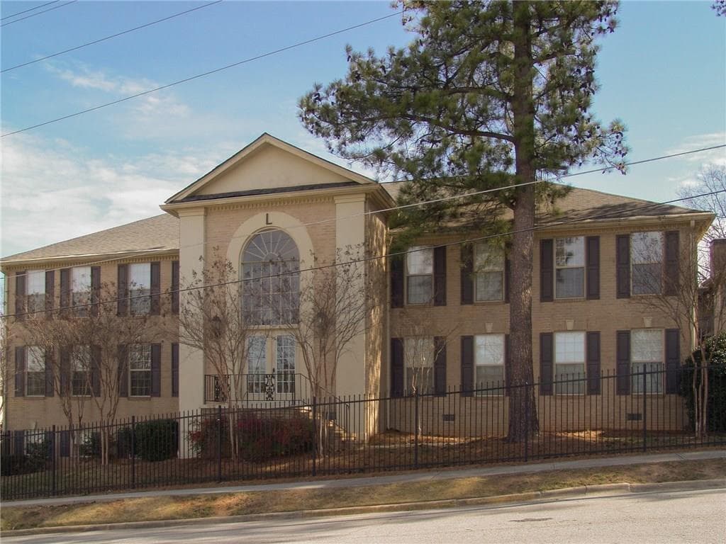 750 DALRYMPLE Road D2, Sandy Springs, GA 30328 — most recent listing photo