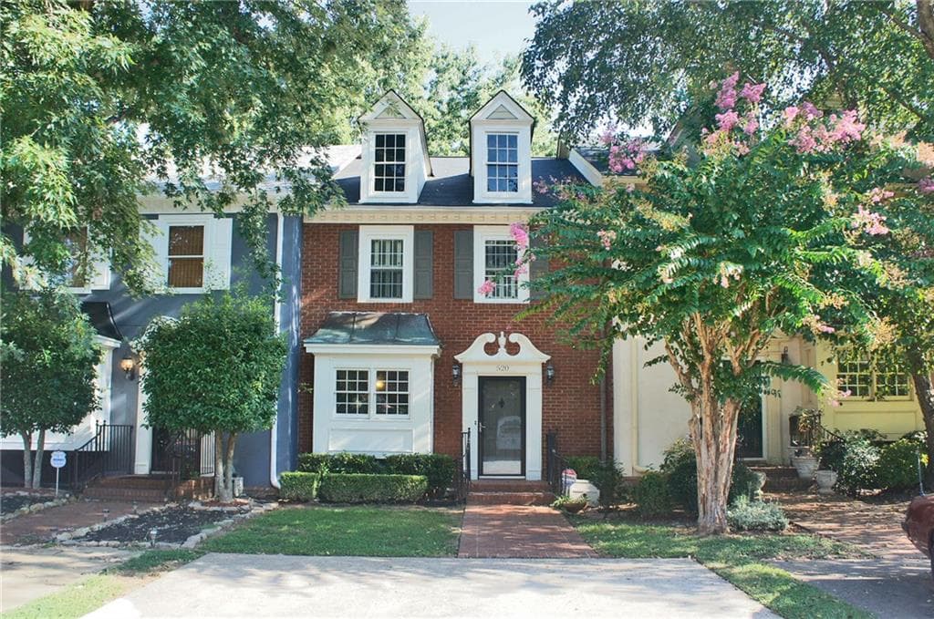 3 bedroom, 1,750 sq ft townhouse sold at 520 Brantley Road, Sandy Springs, GA 30350