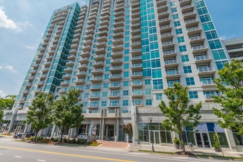 2 bedroom, 1,003 sq ft condominium sold at 250 Pharr Road 1209, Atlanta, GA 30305