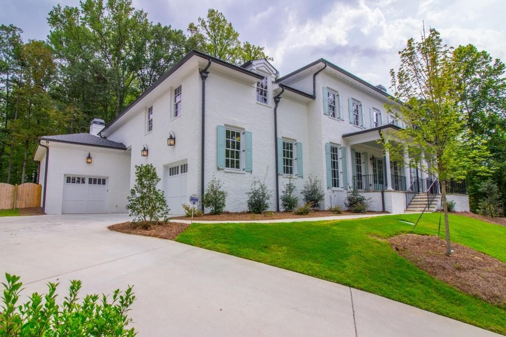 5 bedroom, 5,204 sq ft single family residence sold at 1124 Dawn View Lane, Atlanta, GA 30327