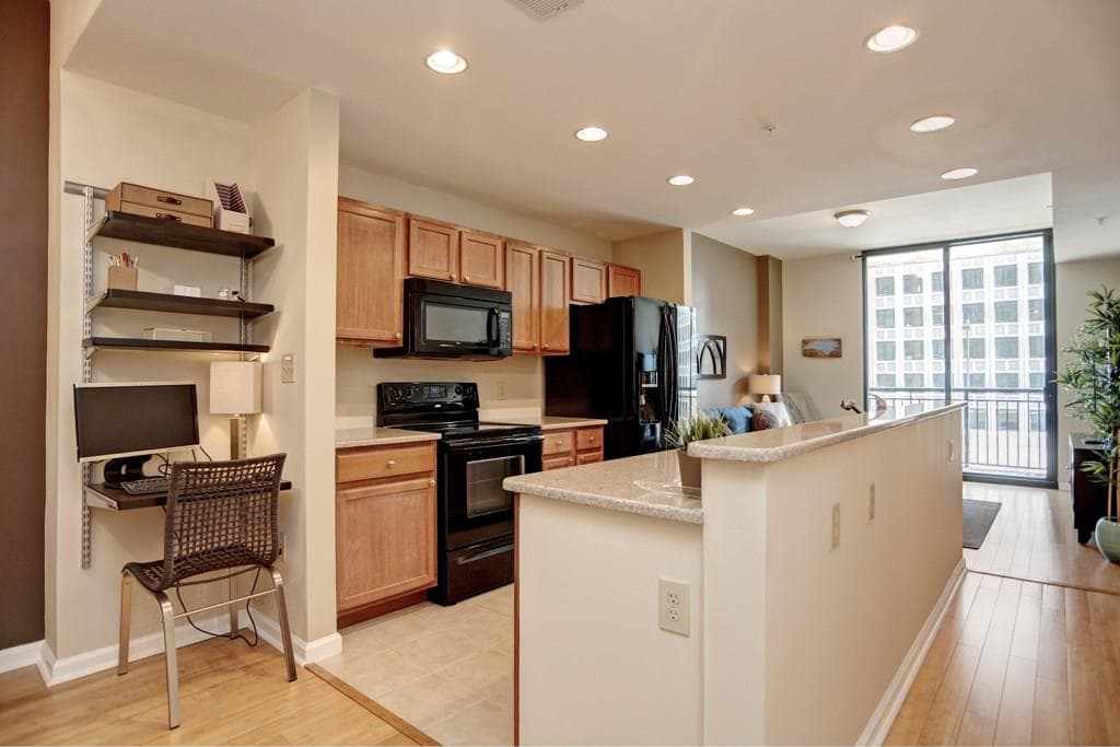 1 bedroom, 770 sq ft condominium sold at 3040 Peachtree Road 602, Atlanta, GA 30305