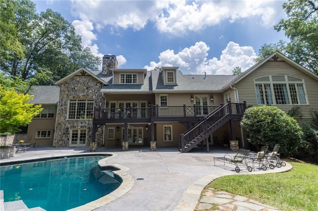 5 bedroom, 7,356 sq ft single family residence sold at 3290 Ridgewood Road, Atlanta, GA 30327