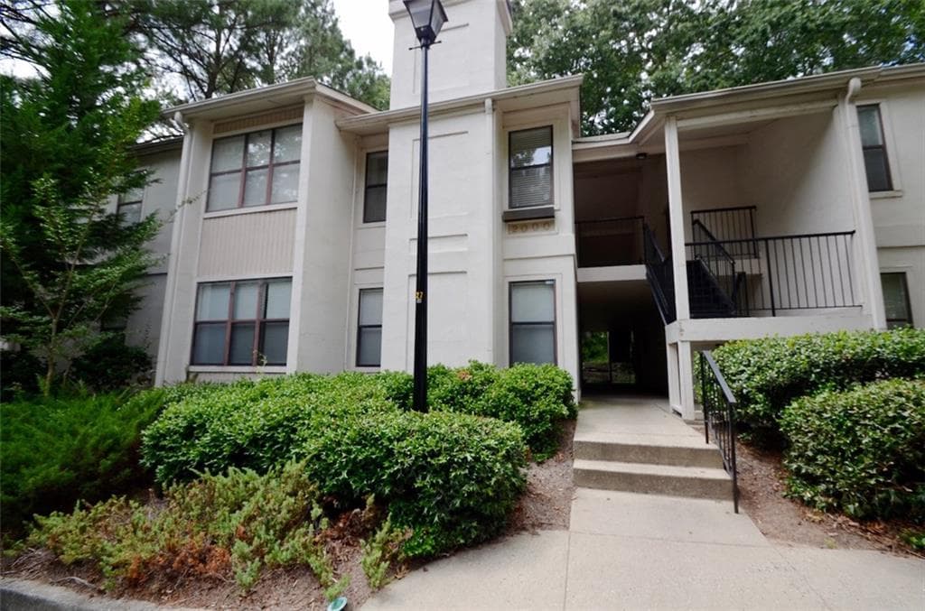 2 bedroom, 1,139 sq ft condominium sold at 2001 Huntingdon Chase, Atlanta, GA 30350