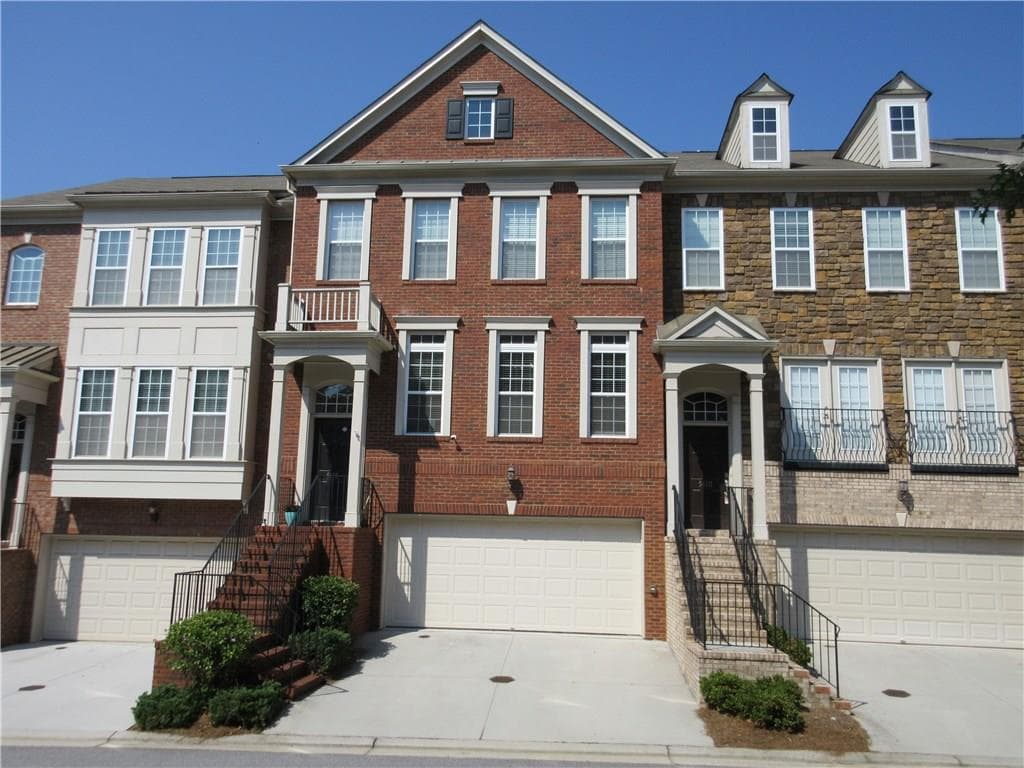 3 bedroom, 2,328 sq ft townhouse sold at 5116 Leeshire Trail, Atlanta, GA 30339