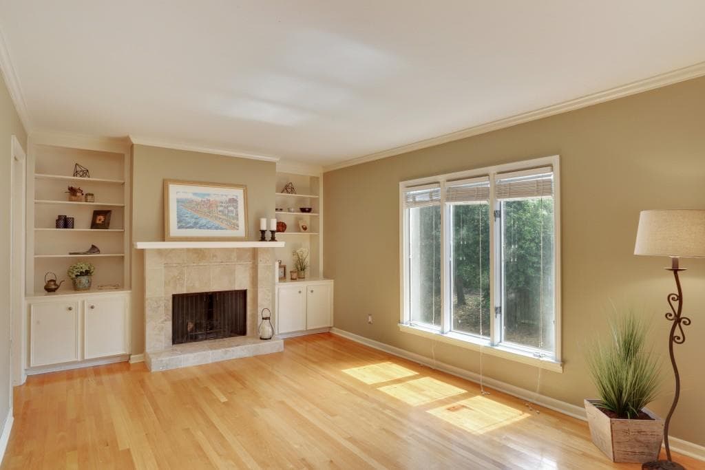 3 bedroom, 1,982 sq ft townhouse sold at 11 Ivy Square 11, Atlanta, GA 30342