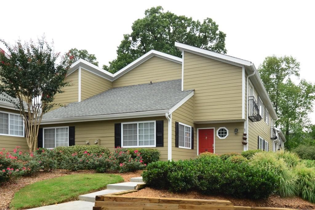 2 bedroom, 1,290 sq ft townhouse sold at 1468 Briarwood Road 905, Brookhaven, GA 30319