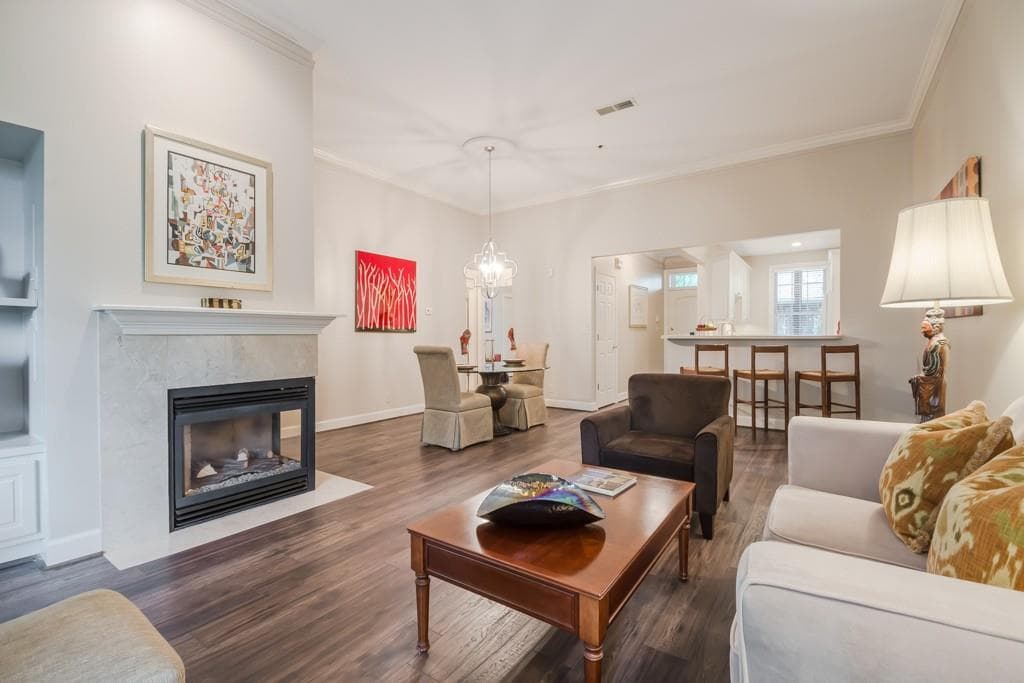 2 bedroom, 1,204 sq ft condominium sold at 3101 Howell Mill Road 305, Atlanta, GA 30327