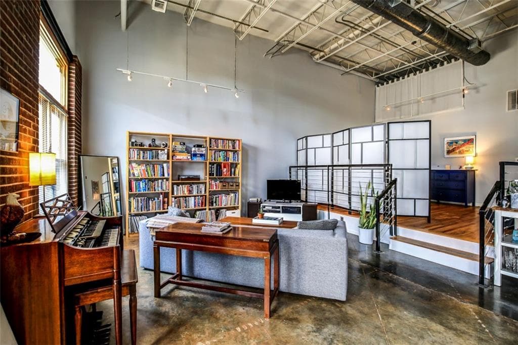 1 bedroom, 1,090 sq ft condominium sold at 174 Chester Avenue 116, Atlanta, GA 30316