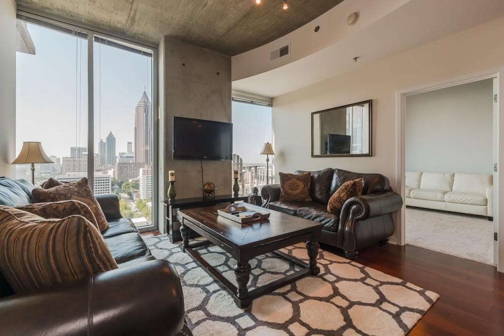 2 bedroom, 1,184 sq ft condominium sold at 855 Peachtree Street 2007, Atlanta, GA 30308