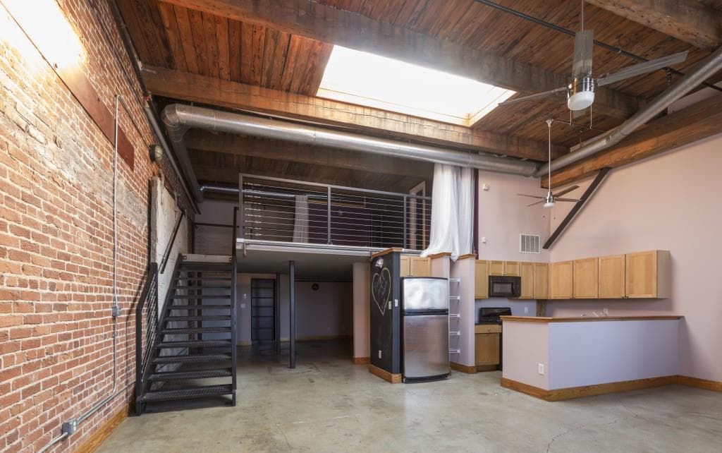 2 bedroom, 1,424 sq ft condominium sold at 644 Wells Street 8, Atlanta, GA 30310