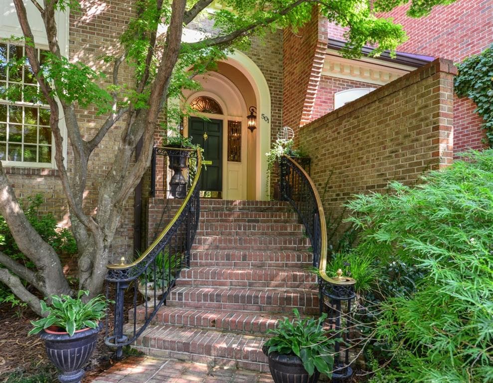 4 bedroom, 3,770 sq ft townhouse sold at 501 Townsend Place, Atlanta, GA 30327