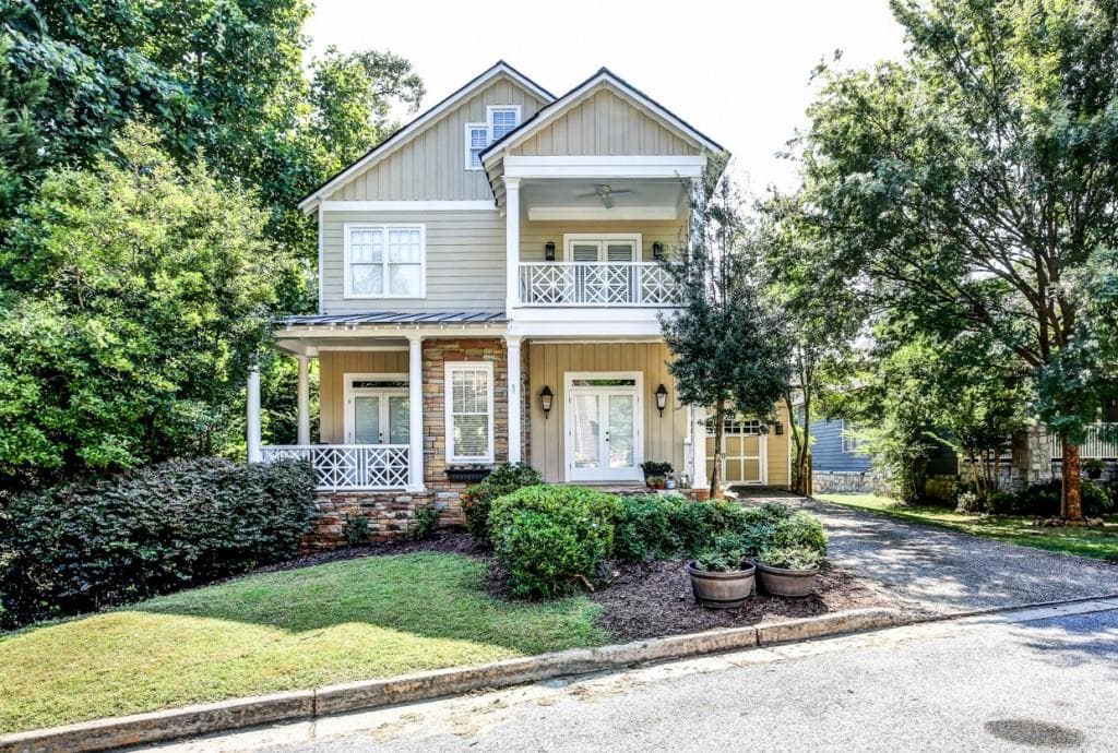 3 bedroom, 2,393 sq ft single family residence sold at 2550 Hazel Drive, Atlanta, GA 30316