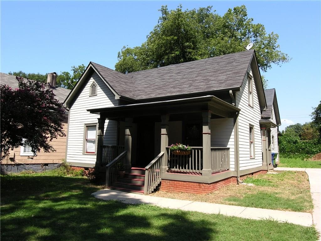 4 bedroom, 2,060 sq ft single family residence sold at 713 Bonnie Brae Avenue, Atlanta, GA 30310
