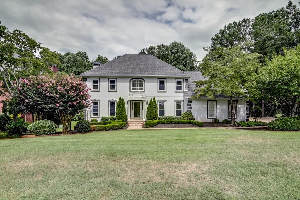 5 bedroom, 2,893 sq ft single family residence sold at 12015 Magnolia Crescent Drive, Roswell, GA 30075