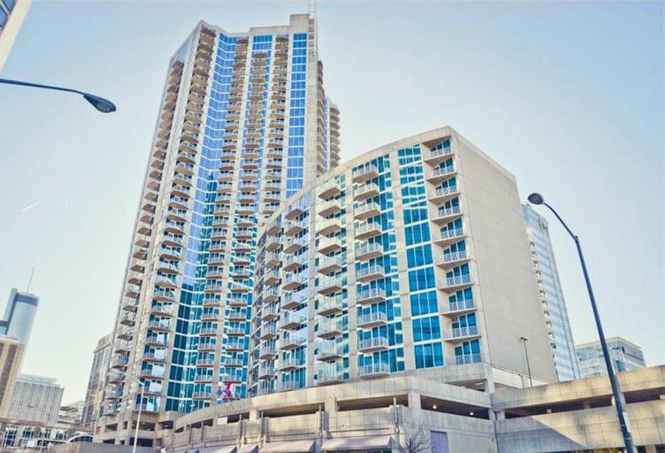 2 bedroom, 1,075 sq ft condominium sold at 400 W Peachtree Street 3206, Atlanta, GA 30306