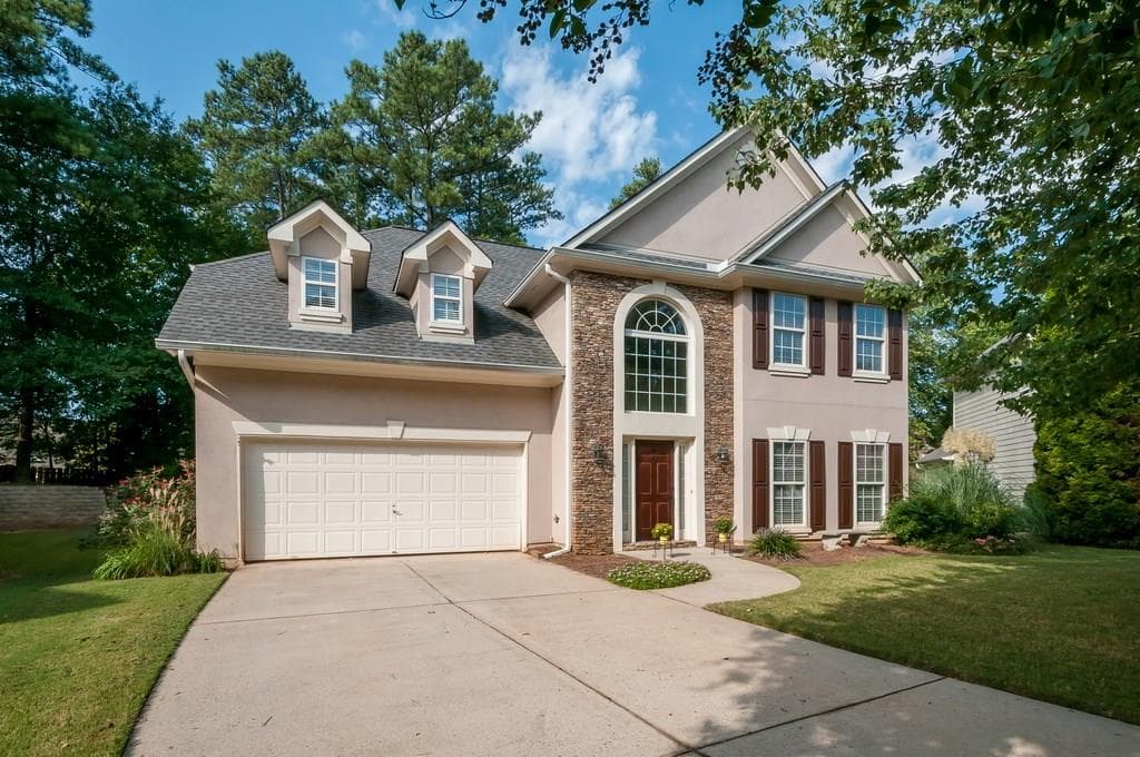 3 bedroom, 2,541 sq ft single family residence sold at 325 Bloomfield Court, Roswell, GA 30075