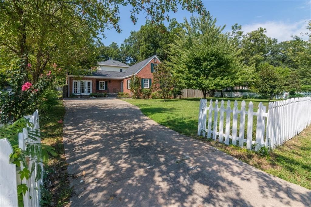 3 bedroom, 1,985 sq ft single family residence sold at 178 Rockyford Road, Atlanta, GA 30317