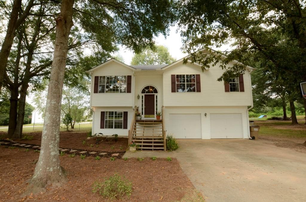 569 Caseys Crossing, Winder, GA 30680 — most recent listing photo