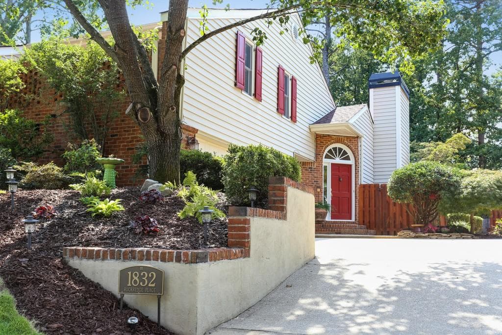 3 bedroom, 2,162 sq ft townhouse sold at 1832 Rockridge Place, Atlanta, GA 30324