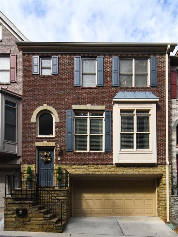 4 bedroom townhouse sold at 5559 Julian Place, Sandy Springs, GA 30342