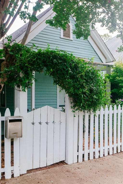 2 bedroom, 1,260 sq ft single family residence sold at 204 Berean Avenue, Atlanta, GA 30316