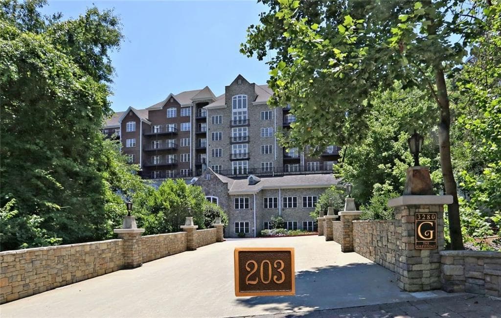 3 bedroom, 2,305 sq ft condominium sold at 3280 Stillhouse Lane 203, Atlanta, GA 30339