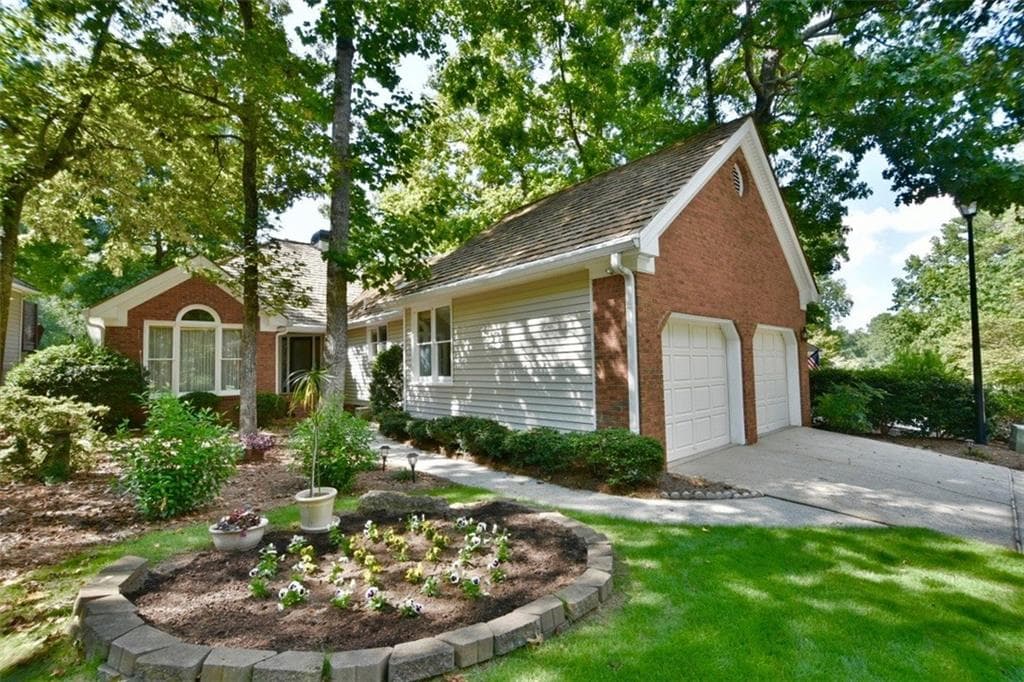 3 bedroom, 2,009 sq ft single family residence sold at 2480 Camden Glen Court, Roswell, GA 30076