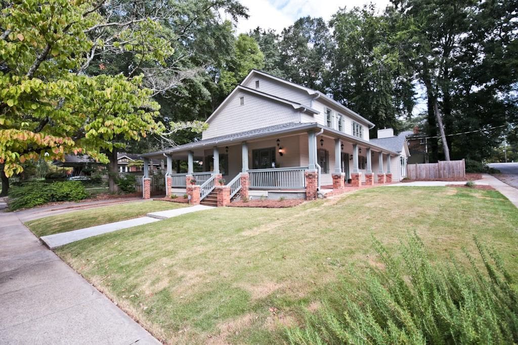 5 bedroom, 4,154 sq ft single family residence sold at 1907 Cambridge Avenue, Atlanta, GA 30337