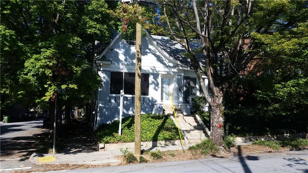 3 bedroom, 1,896 sq ft single family residence sold at 822 Argonne Avenue, Atlanta, GA 30308
