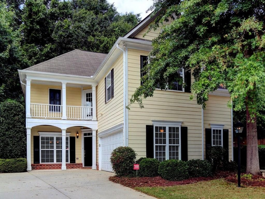 3 bedroom, 2,384 sq ft single family residence sold at 3700 Lantern Ridge Cove, Scottdale, GA 30079