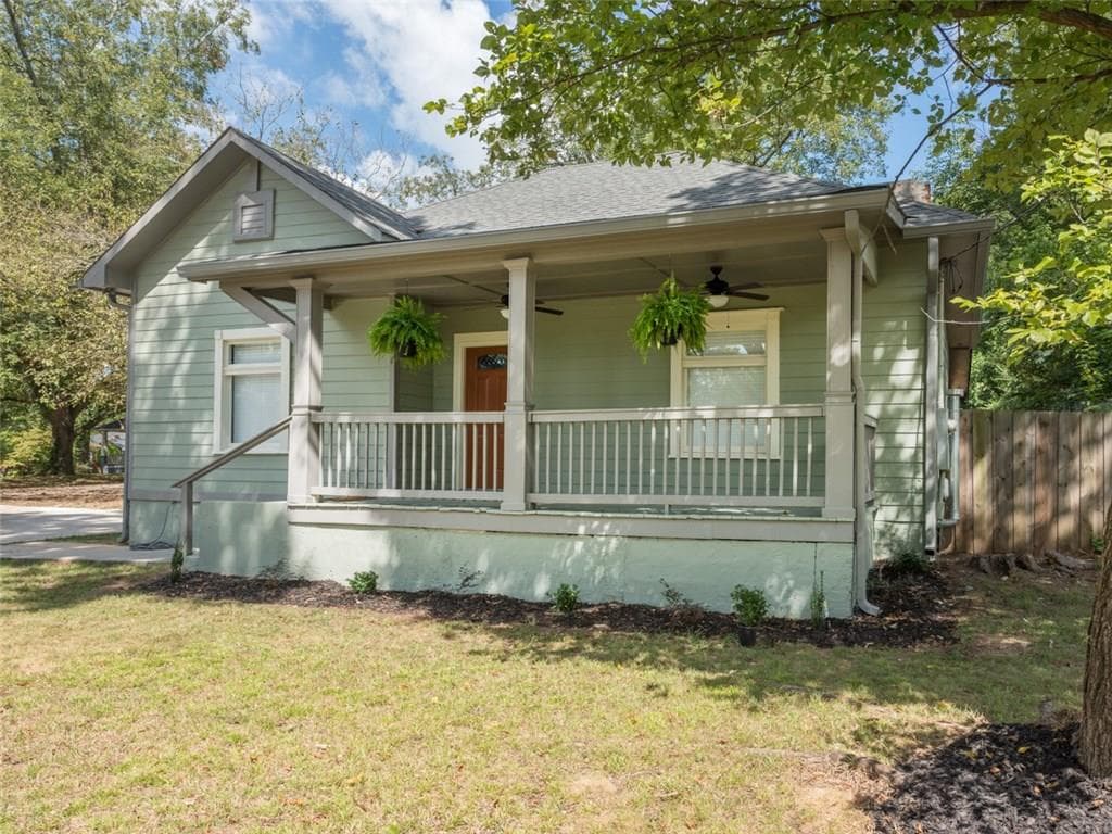 3 bedroom, 2,122 sq ft single family residence sold at 2110 Memorial Drive, Atlanta, GA 30317