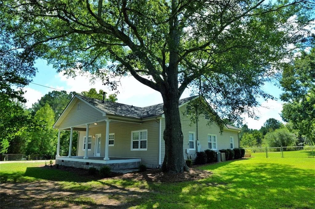 4 bedroom, 2,100 sq ft single family residence sold at 3685 Tackett Road, Douglasville, GA 30135