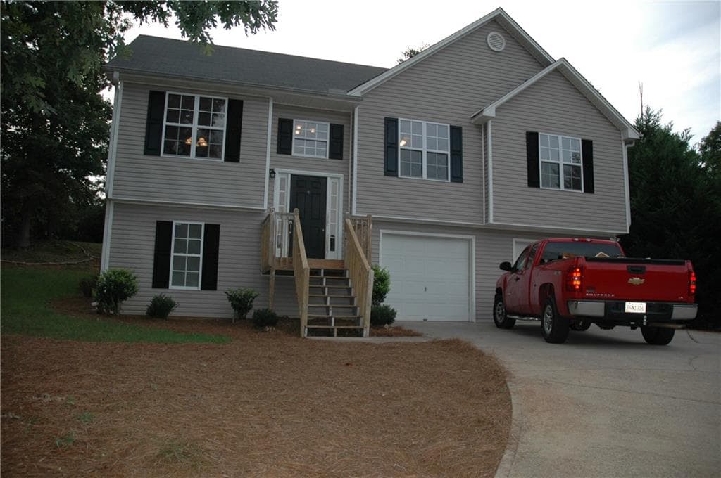 3 bedroom, 1,770 sq ft single family residence sold at 8325 Gabriel Court, Gainesville, GA 30506