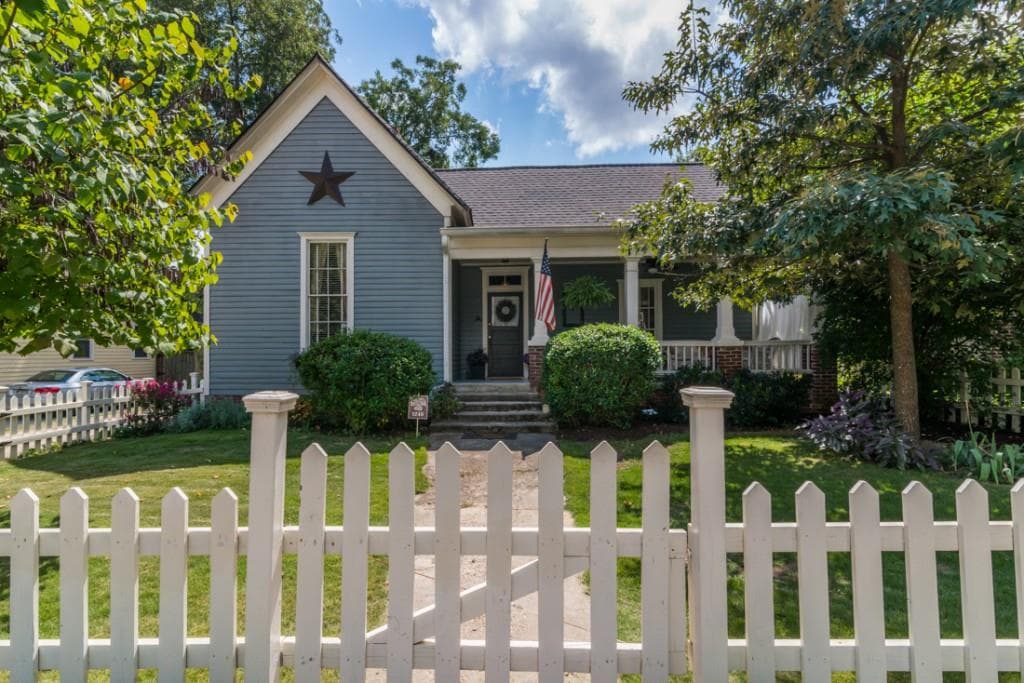 3 bedroom single family residence sold at 1245 Oak Grove Avenue, Atlanta, GA 30316