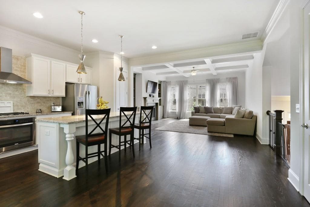 4 bedroom single family residence sold at 926 Canterbury Lane, Atlanta, GA 30324