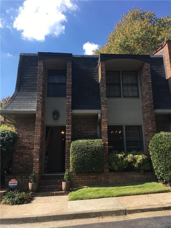 2 bedroom townhouse sold at 1 Old Ivy Road, Atlanta, GA 30342