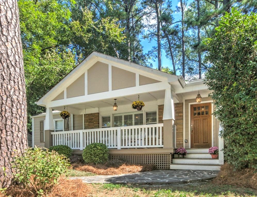 3 bedroom, 2,771 sq ft single family residence sold at 1755 Helen Drive, Atlanta, GA 30306