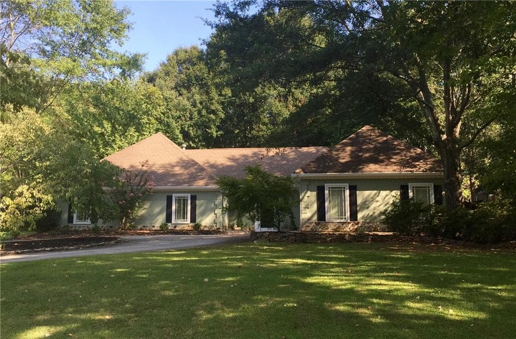 3 bedroom, 2,324 sq ft single family residence sold at 4016 Dover Avenue, Alpharetta, GA 30009