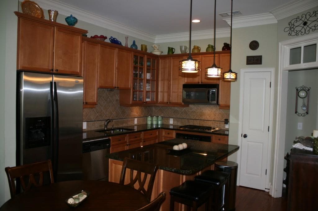 1 bedroom, 832 sq ft condominium sold at 11 Perimeter Center 1406, Atlanta, GA 30346