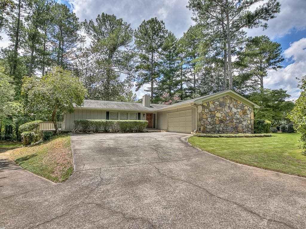3 bedroom, 1,740 sq ft single family residence sold at 1000 Martins Lake Close, Roswell, GA 30076