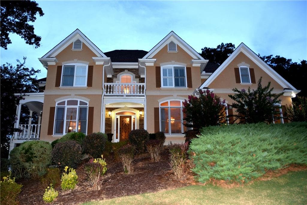 5 bedroom, 2,930 sq ft single family residence sold at 725 James Madison Drive, Atlanta, GA 30331