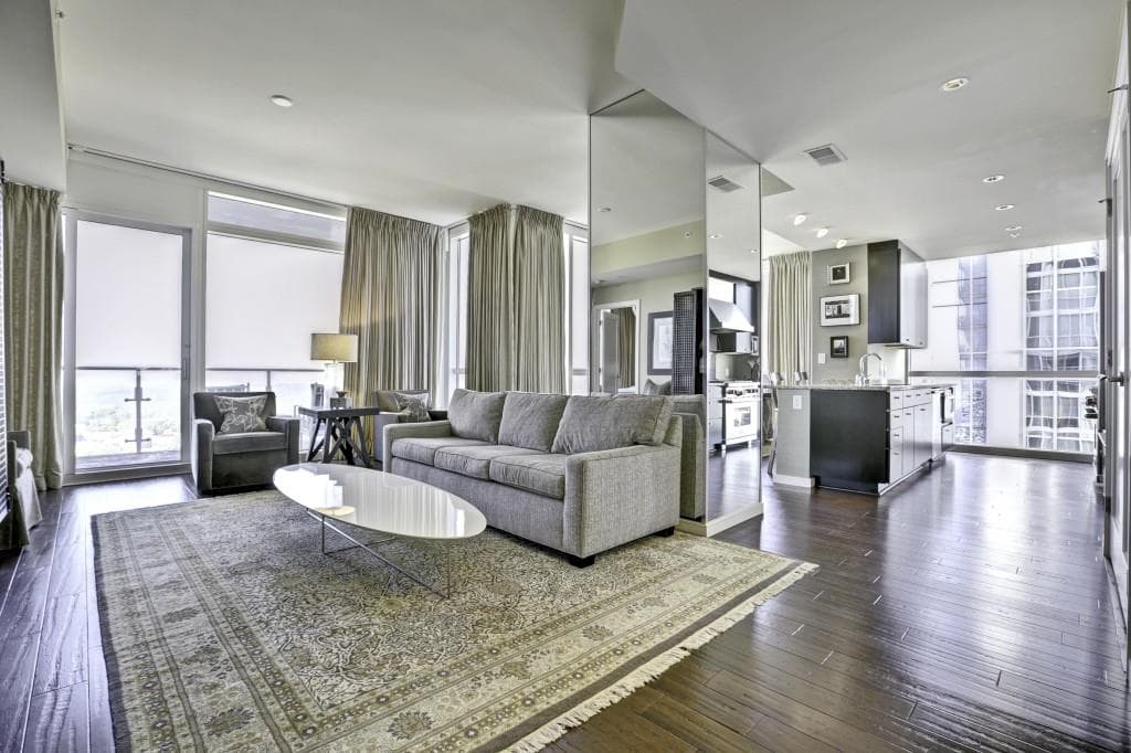 3 bedroom, 1,932 sq ft condominium sold at 3325 Piedmont Road 2702, Atlanta, GA 30305