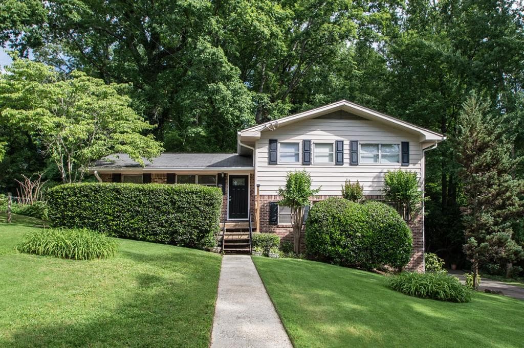 3 bedroom, 1,663 sq ft single family residence sold at 2570 Dering Court, Atlanta, GA 30345