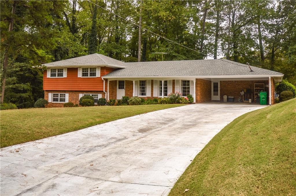 4 bedroom, 2,498 sq ft single family residence sold at 2959 Applewood Court, Atlanta, GA 30345