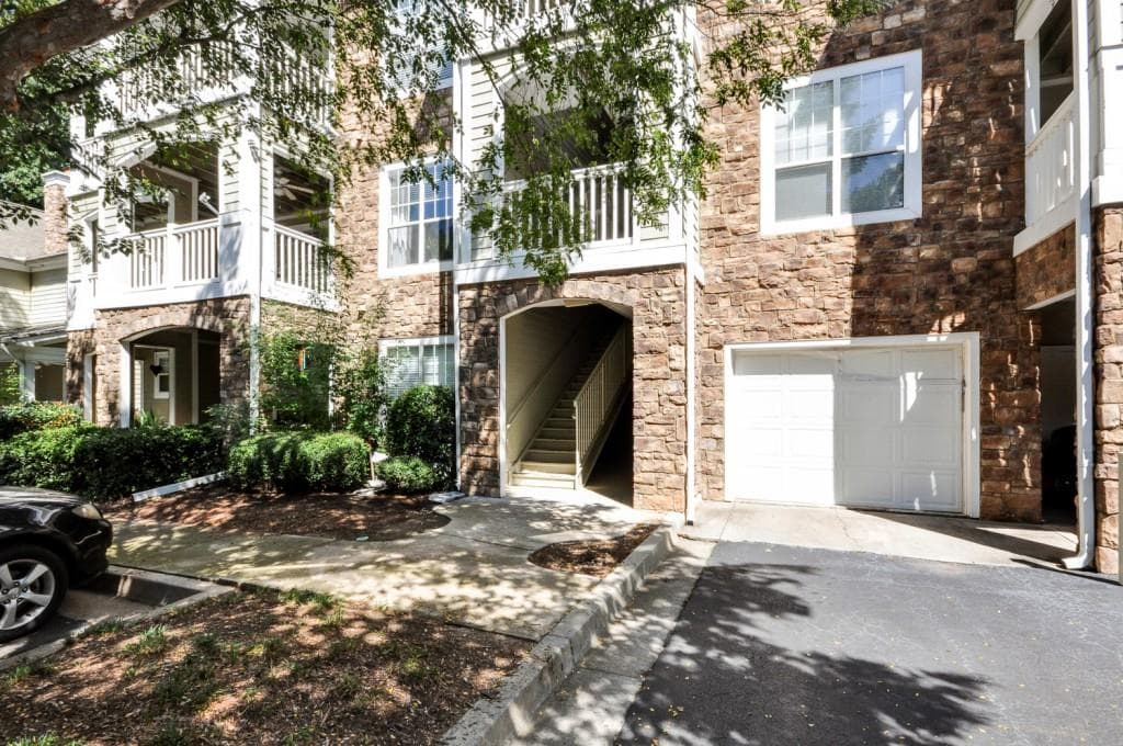 2 bedroom, 1,321 sq ft condominium sold at 905 Sandringham Drive 905, Alpharetta, GA 30004