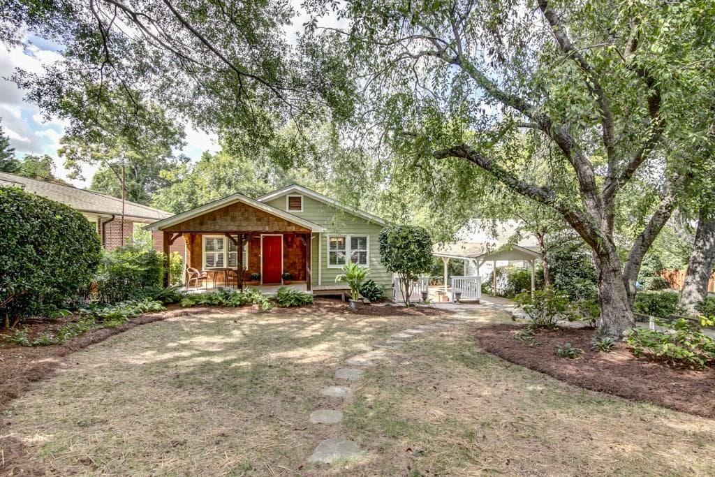 4 bedroom, 2,000 sq ft single family residence sold at 1870 Woodland Hills Avenue, Atlanta, GA 30318