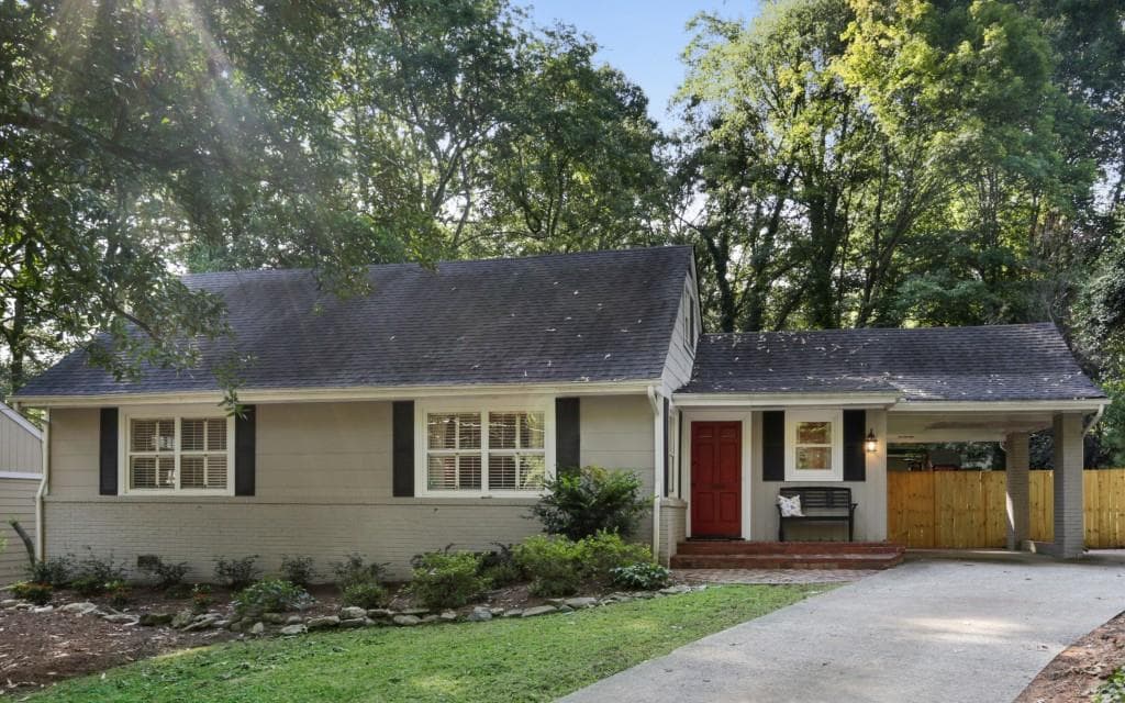 4 bedroom, 2,576 sq ft single family residence sold at 2426 Ridgewood Road, Atlanta, GA 30318