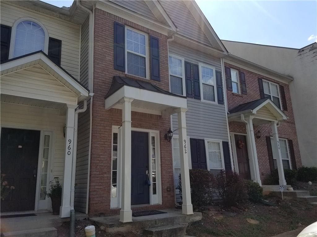 2 bedroom, 1,602 sq ft townhouse sold at 962 Tree Creek Boulevard, Lawrenceville, GA 30043
