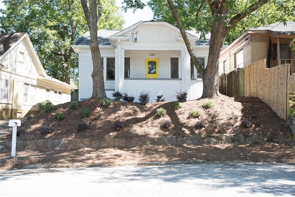 3 bedroom, 1,194 sq ft single family residence sold at 572 Muse Street, Atlanta, GA 30310